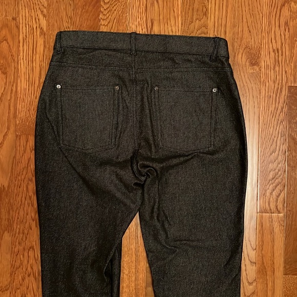 HUE Black Leggings - Picture 5 of 7